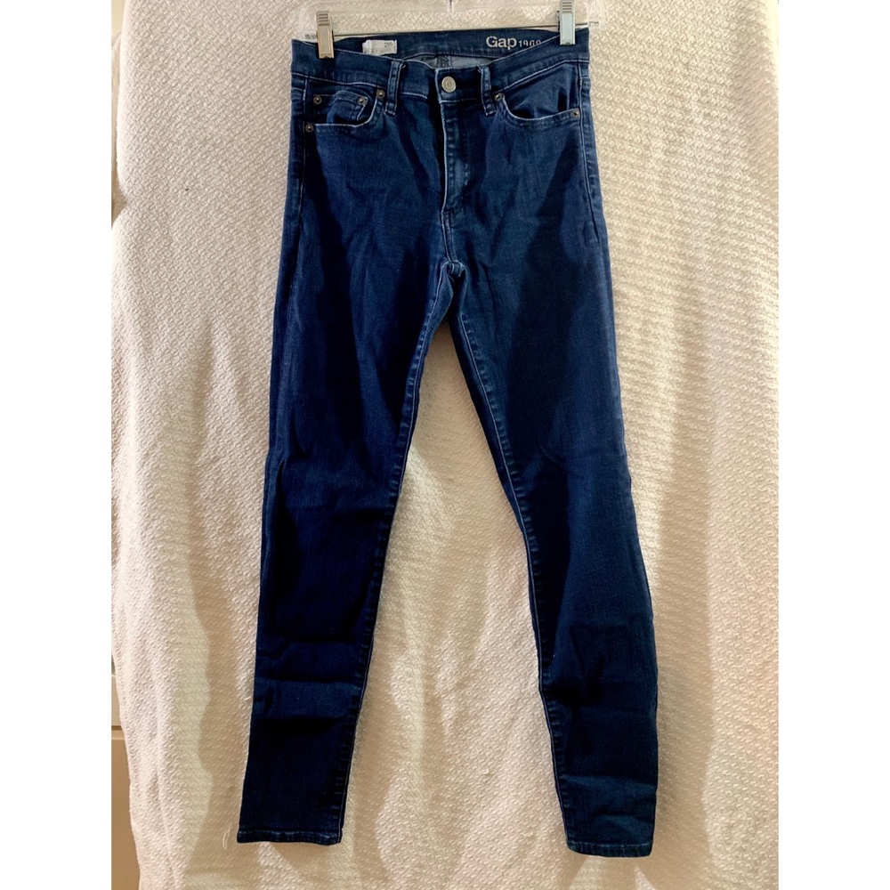 GAP Medium Wash Jeans - Size 28R